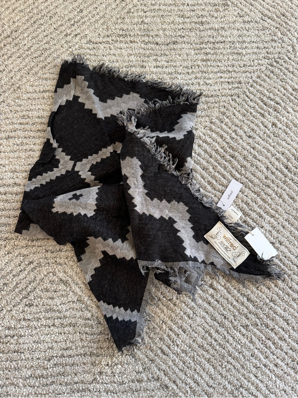 Aritzia Wilfred Diamond Square Wool Scarf – Black Grey Zig Zag Print NWT